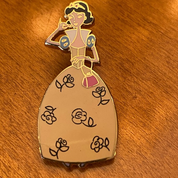 Disney Other - Disney Limited Edition Snow White pin